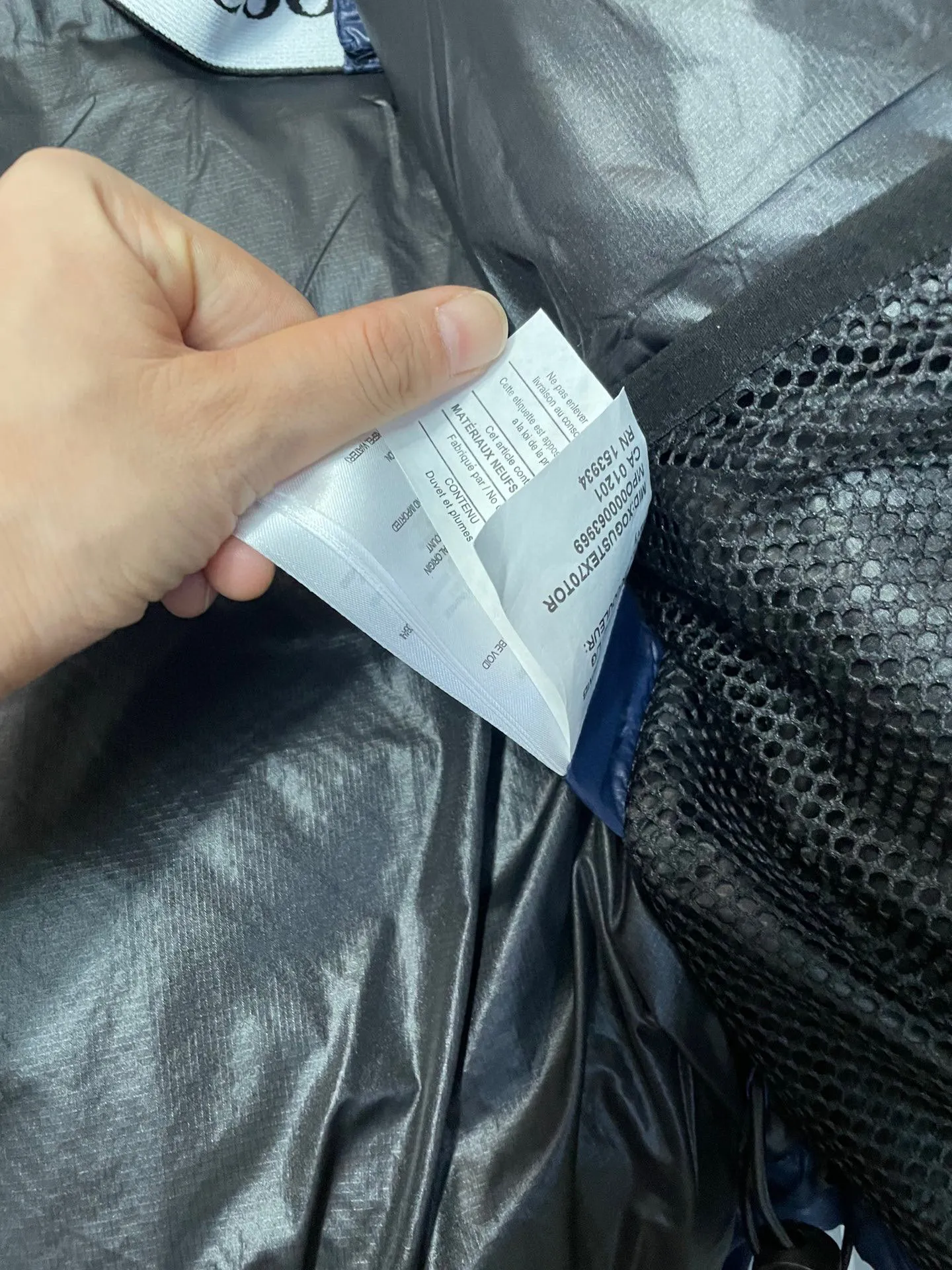 P780 Blue Red Label Top Version 𝘾𝘼𝙉𝘼𝘿𝘼 𝙂𝙊𝙊𝙎𝙀/Canada Goose 2023 Limited New Crofton Puff Down Jacket Pure Guangzhou Inspection 95 White Duck Down Filling‼  Top version, ceiling level‼ Crofton soft bread, the latest style in 2023, has a cold protection effect of up to level 4. It is made of recycled Feather-Light tear-resistant fabric. It is ultra-light and has no weight on the upper body at all! The unique black label highlights your temperament‼  Canada Goose, a Canadian brand, has always been recognized as the warmest down jacket. Various Instagram celebrities, Internet celebrities, and celebrities often wear it for street photos. I do Canada Goose every year, but I still can’t get rid of my love for geese. No matter how cold the winter is, there is no need to be afraid, because there are geese! Filled with 80% white duck down, Canada Goose is the legendary warmest down jacket and is known as a must-have for Arctic outdoor sports! The most popular down jacket in the world, celebrities are rushing to buy it, it is a must-have! Same style for men and women Size: S-XXL